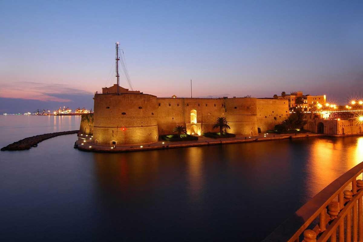 Sweet Home Tra I Due Mari Taranto Exterior photo